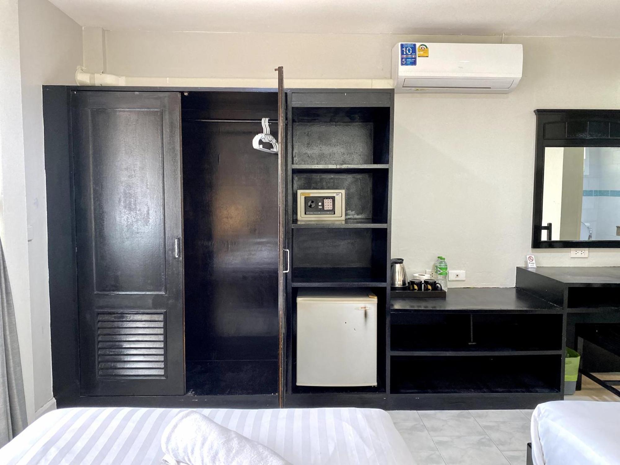 Beachwalk Minotel Patong Ngoại thất bức ảnh